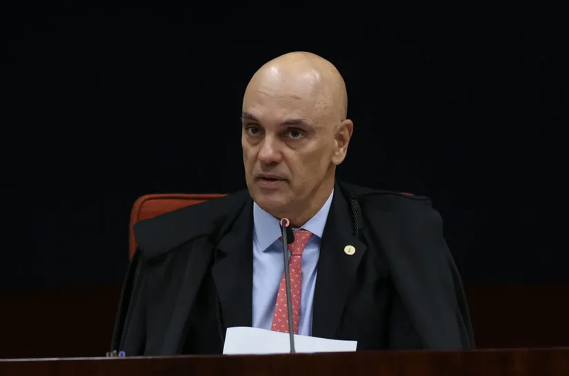 Eduardo 'recebeu Pix de milhões' e tem condições de pagar multa, diz Moraes