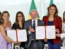 Lula sanciona leis para fortalecer combate à violência contra mulheres