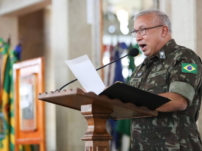 Cúpula militar relata pressão para que comandante do Exército aderisse ao golpe