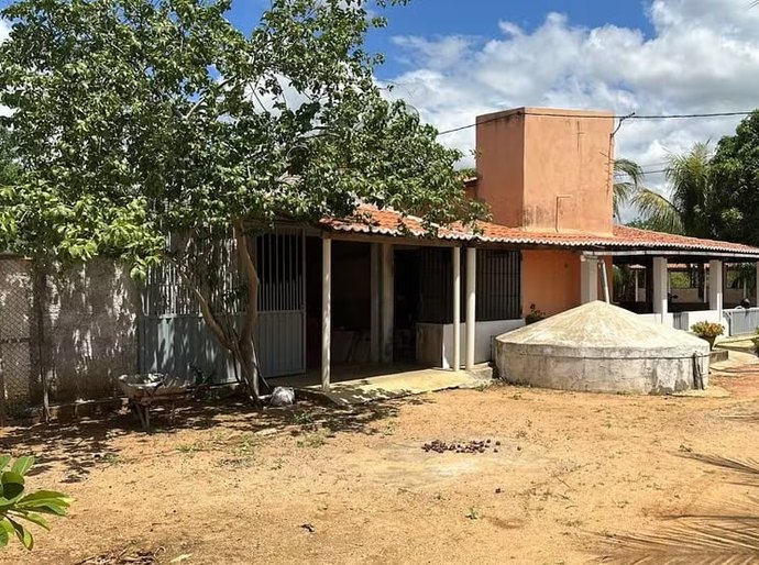 Fugitivos de Mossoró invadiram casa, fizeram família refém, pediram para acessar redes e roubaram celulares