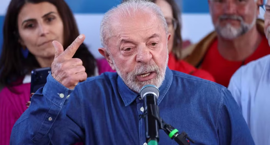Lula protocola documento no TSE e no STF em que diz que libera a divulgação de sigilos dele e de parentes se Flávio também o fizer