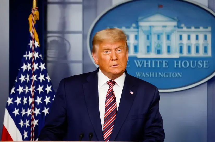 Trump diz que EUA vão controlar o Estreito de Ormuz e cobrar 20% sobre carga de embarcações