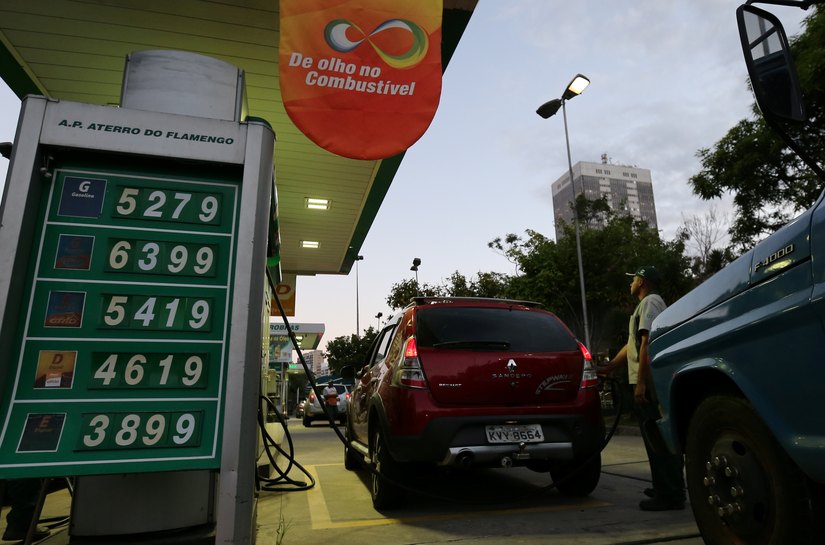 Petrobras reduz preço médio da gasolina em 4%, a 1ª queda desde abril