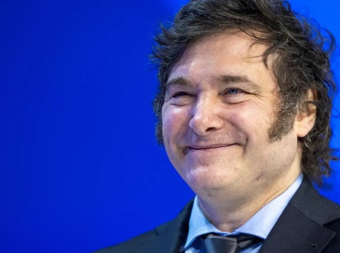 Milei cita mercados livres como solução para a pobreza e critica socialismo em Davos