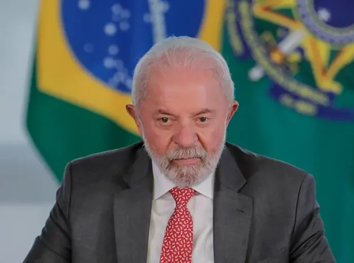 'Resistência de Lula dá resultados e Trump atenua tarifas ao Brasil', diz agência americana Bloomberg