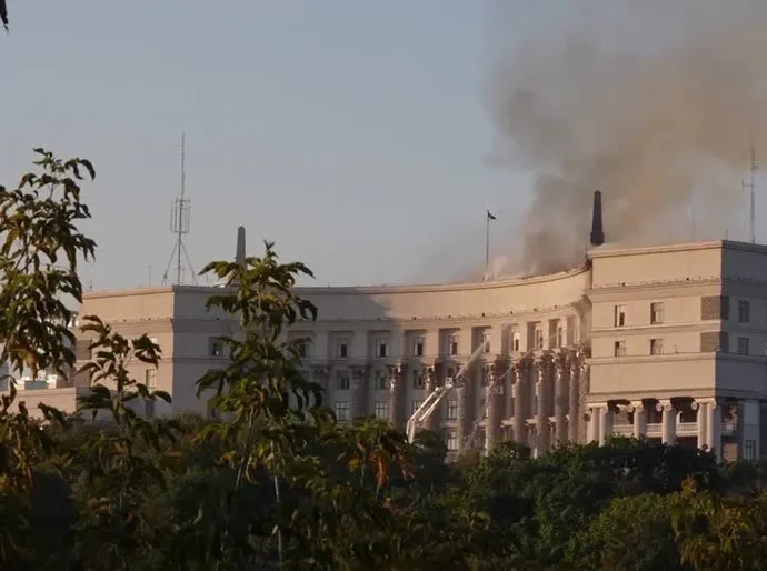 Rússia ataca prédio do governo da Ucrânia pela primeira vez