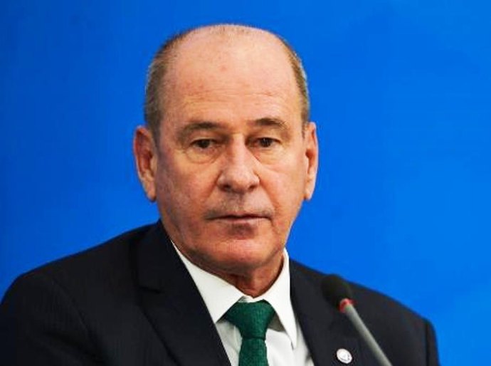 Defesa diz que acionará PGR após Gilmar Mendes dizer que Exército se associou a 'genocídio'