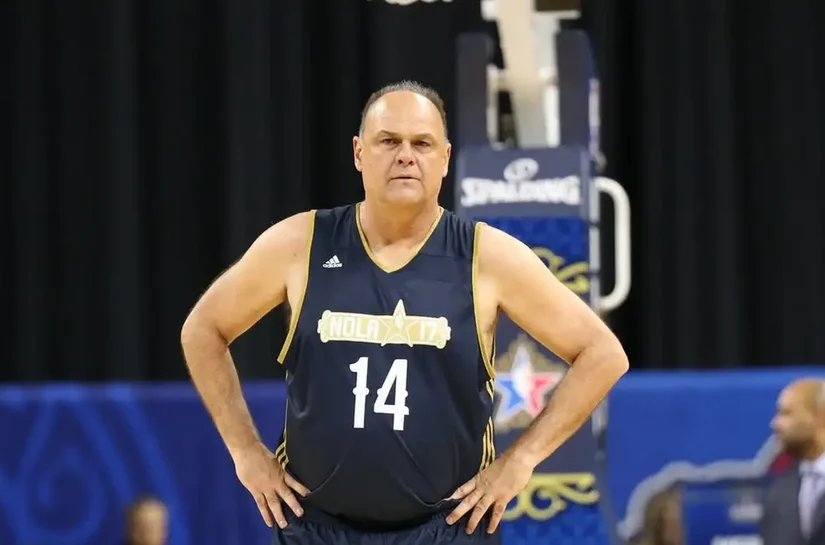 Oscar Schmidt, maior ídolo do basquete brasileiro, morre em SP aos 68 anos