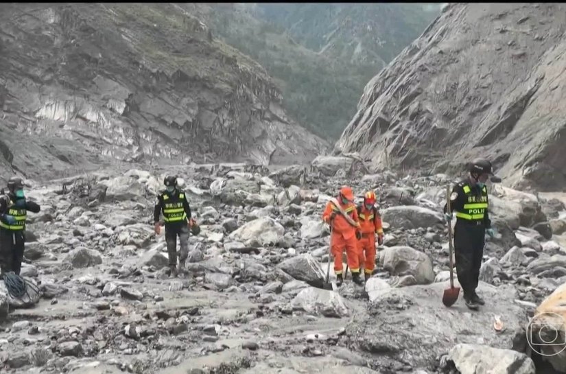 Avalanche no Himalaia: mortes passam de 1.000 no Nepal e Tibete