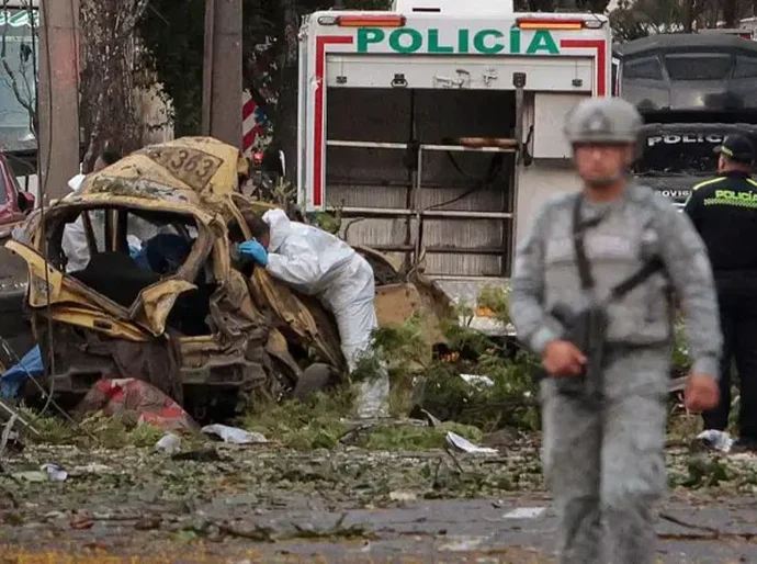 'Dia de morte': ataque a bomba em base militar e queda de helicóptero deixam pelo menos 18 mortos na Colômbia
