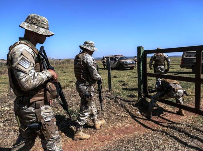 Lázaro foi encontrado em área rural e trocou tiros com a polícia, diz Caiado