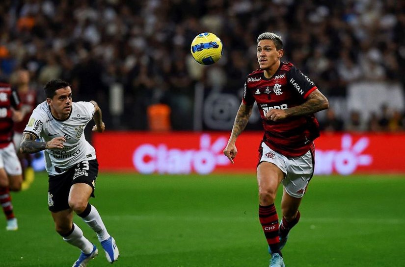 Flamengo e Corinthians buscam título da Copa do Brasil no Maracanã