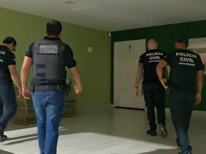 Polícia Civil cumpre 34 ordens judiciais em operação contra fraude financeira que resultou em prejuízo de R$ 3 milhões à empresa