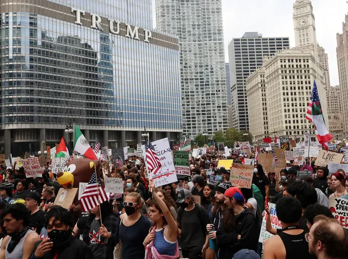 Manifestantes realizam atos contra governo de Donald Trump