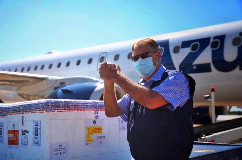 Remessa com 24 mil doses da vacina de Oxford será destinada aos trabalhadores da saúde