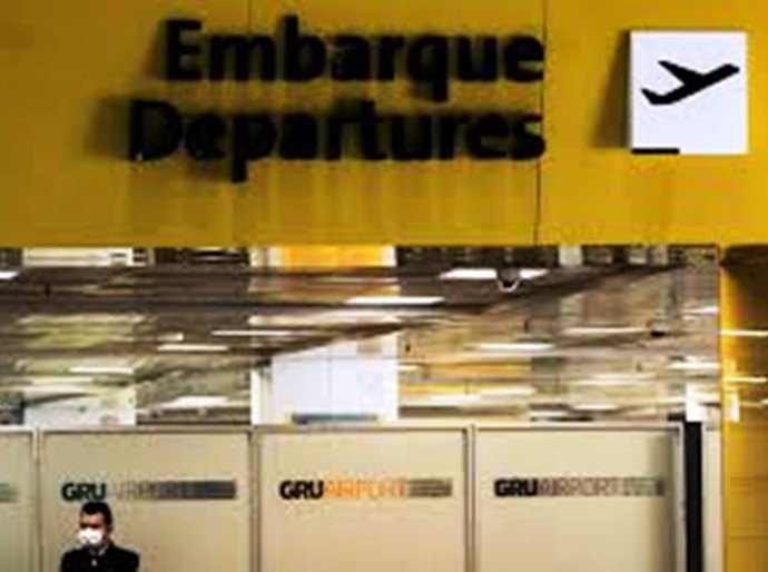 Biden vai restabelecer restrições de voos que haviam sido banidas por Trump