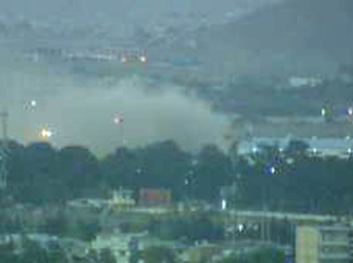 Explosões nos arredores do aeroporto de Cabul deixam ao menos 13 mortos, diz Talibã