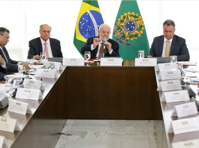 Lula defende uso do poder da máquina pública contra garimpo ilegal