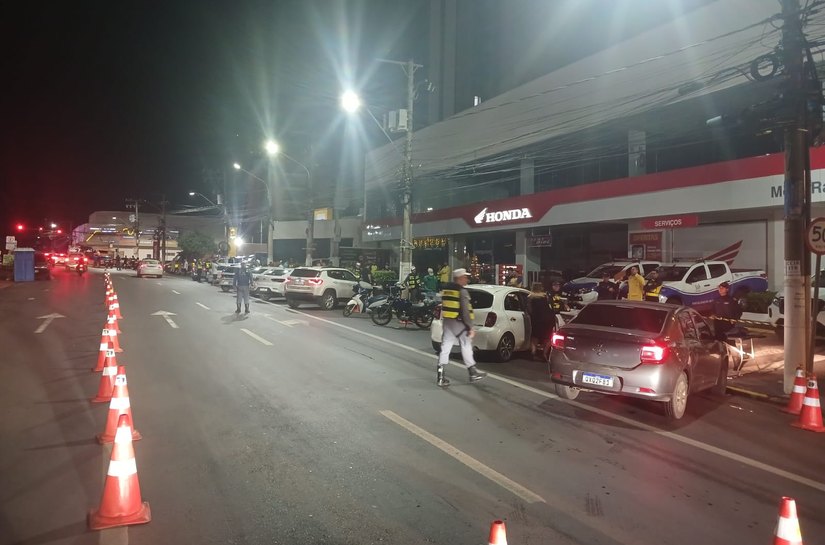 Operação Lei Seca na Avenida Isaac Póvoas prende 12 motoristas por embriaguez