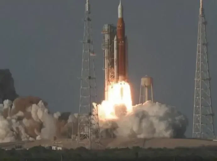 Lançamento da Artemis 2: nave da 1ª viagem à órbita da Lua em mais de 50 anos decola com sucesso