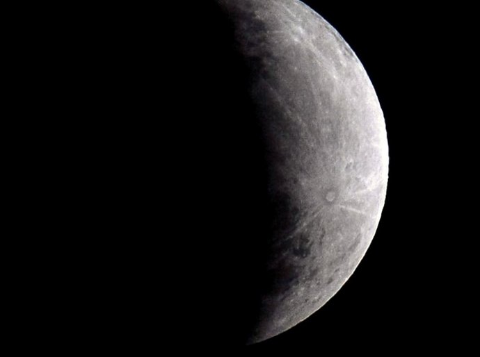 Nasa anuncia programa para levar primeira mulher à Lua em 2024
