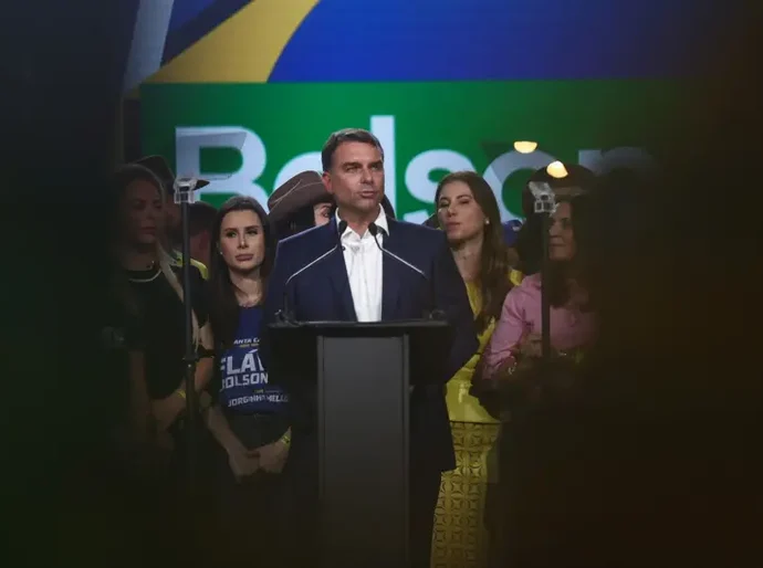 O que acontece após Flávio Bolsonaro não conseguir registrar candidatura no TSE por ter sido filiado ao Missão?