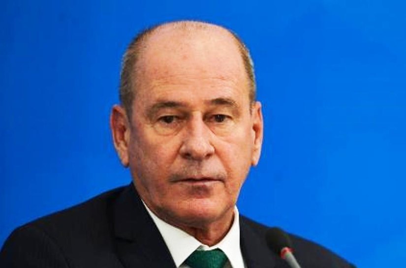 Defesa diz que acionará PGR após Gilmar Mendes dizer que Exército se associou a 'genocídio'