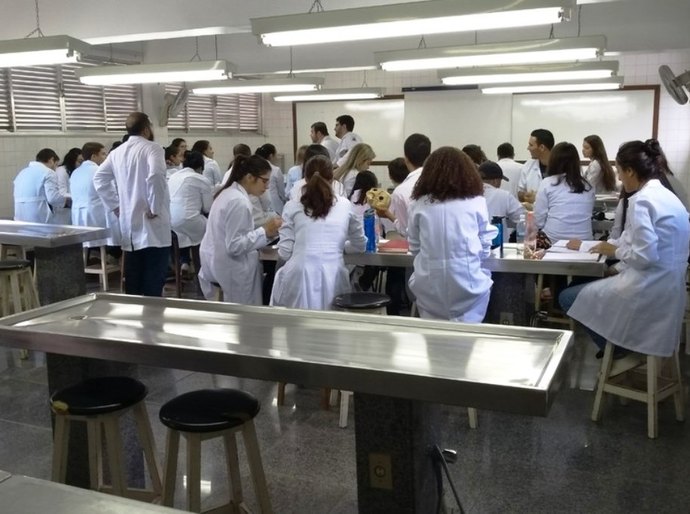 Universidades federais perdem, em 10 anos, 73% da verba para construir laboratórios, fazer obras e trocar computadores
