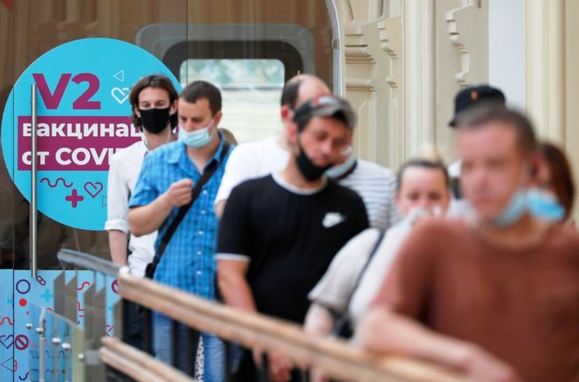 Moscou tem recorde de mortes por Covid; Tailândia e Malásia adotam novas restrições