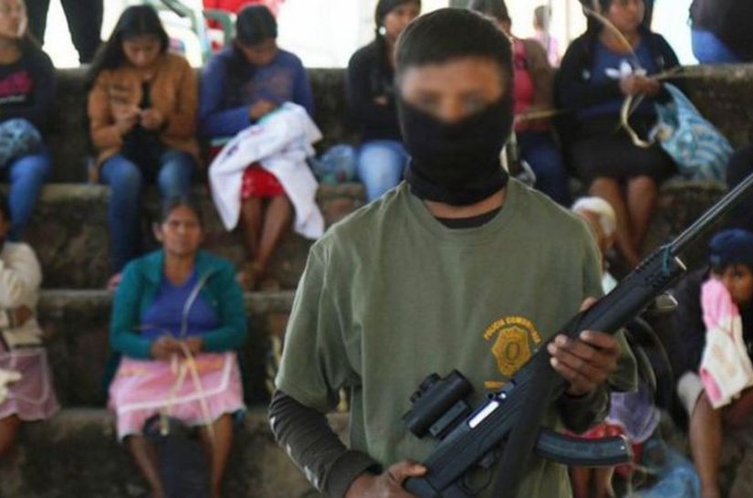 México: as imagens chocantes de crianças armadas no combate ao crime