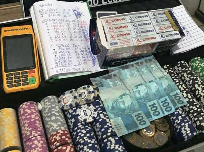 PM fecha cassino em Cuiabá e nove pessoas são presas em flagrante