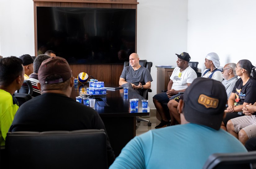 Abílio busca solução para garantir renda e legalidade a comerciantes de peixes do Praeirinho