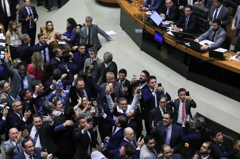 Em derrota para governo, Câmara retira de pauta MP que renderia R$ 17 bi