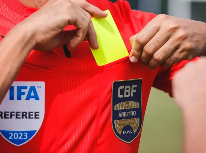CBF anuncia programa de profissionalização de árbitros de futebol