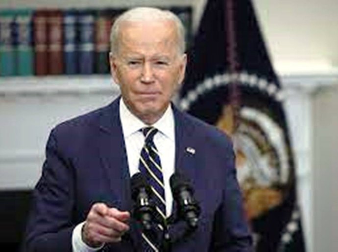 Biden anuncia novas sanções contra a Rússia, incluindo rebaixamento de status comercial, além de veto a investimentos e importação de diamantes e vodca