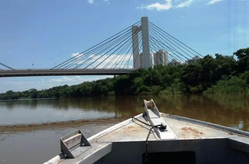 Fiscalização ambiental flagra pescado ilegal armazenado na margem do Rio Cuiabá