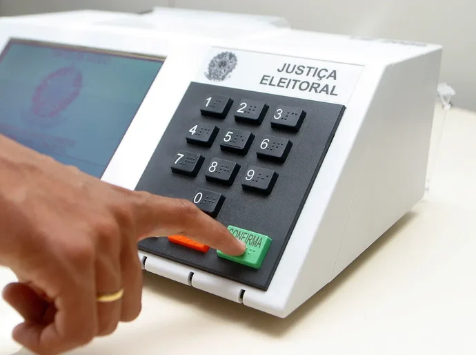 Candidatos a presidente e deputado federal estreiam hoje horário eleitoral