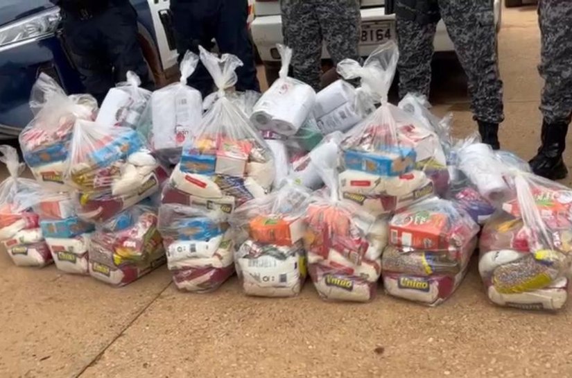 Adolescente é conduzido pela Polícia Militar com 25 cestas básicas do Comando Vermelho em Cáceres,MT