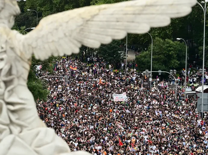 Habitação: Espanha antecipa eleições; sindicatos chamam à greve geral