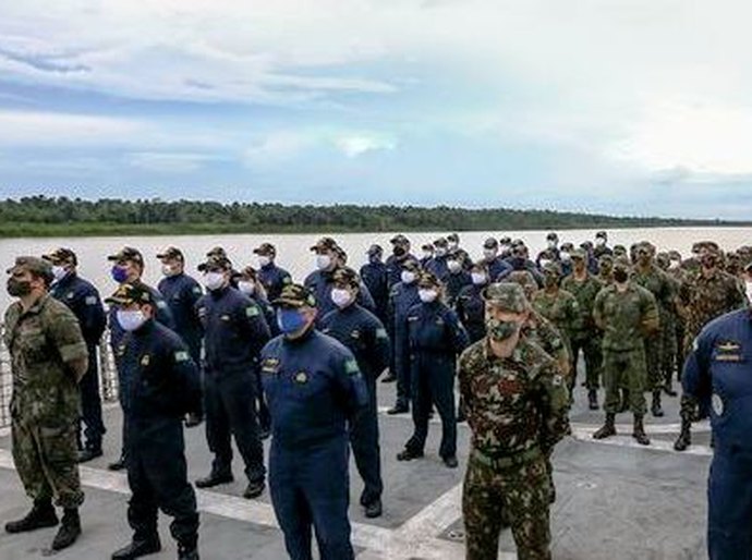 Navios da Marinha atracam no Pará para atender população ribeirinha