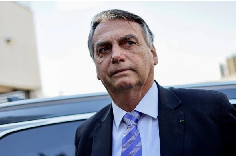 Bolsonaro transferiu R$ 800 mil aos EUA, dizem fontes; defesa cita “receio de explosão do dólar”