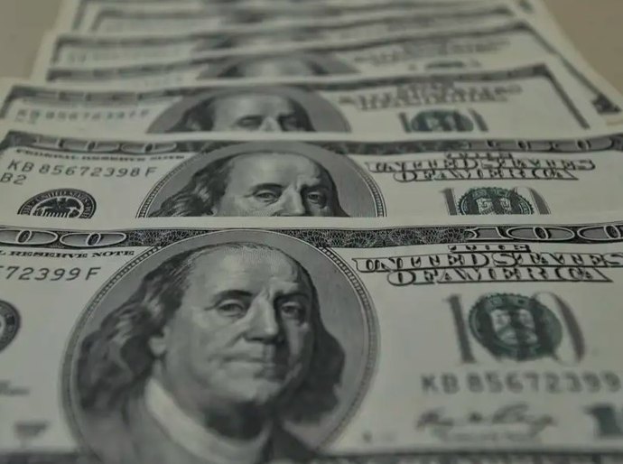 Dólar sobe para R$ 5,58 e fecha semestre com alta de 15,15%