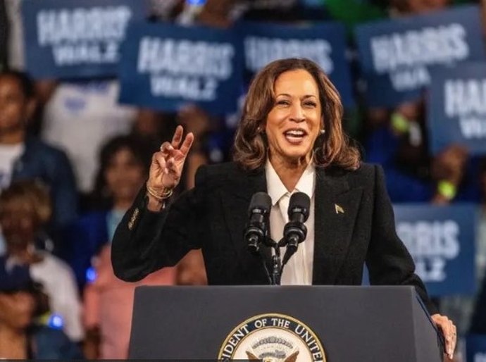 Por que Kamala Harris não destaca que pode ser primeira mulher eleita presidente dos EUA