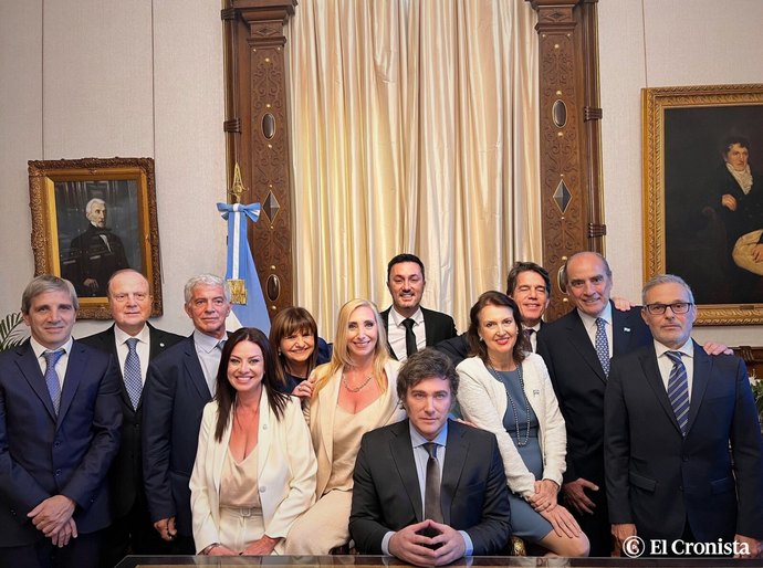 Argentina: após dia de protestos, Milei faz pronunciamento e anuncia medidas econômicas
