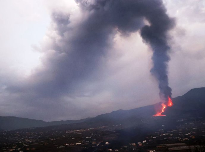 Moradores de La Palma são autorizados a ir às suas casas