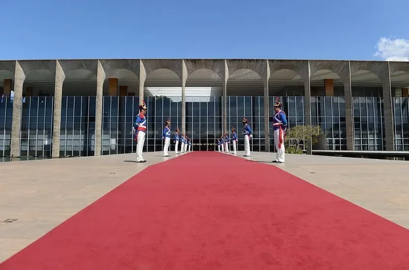 Crise Brasil-EUA gera debate interno sobre politização do Itamaraty