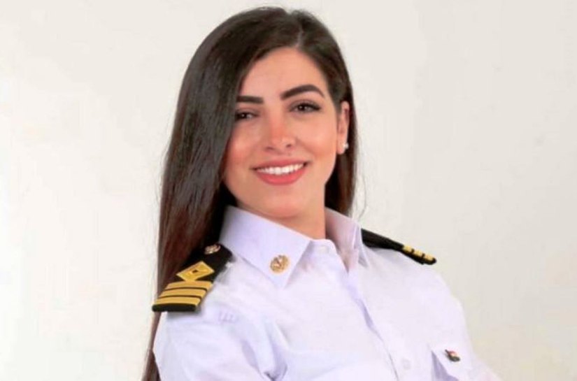 'Fui falsamente acusada por bloqueio do Canal de Suez': Marwa Elselehdar, a primeira mulher capitã de navio do Egito