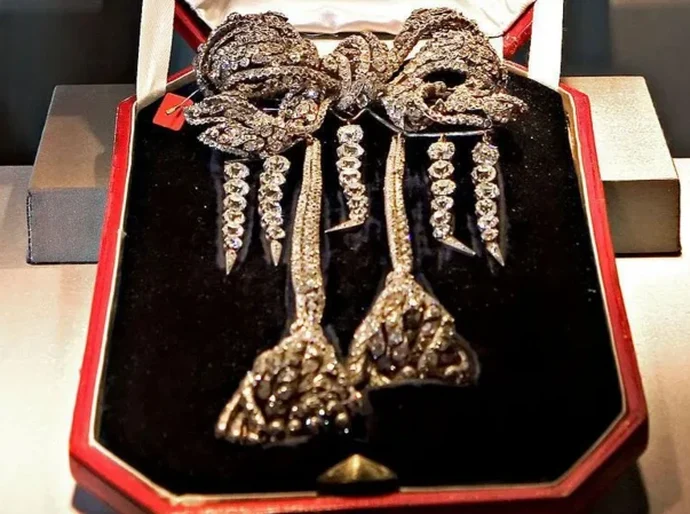 Roubo no Louvre: as oito joias levadas por criminosos do museu em Paris