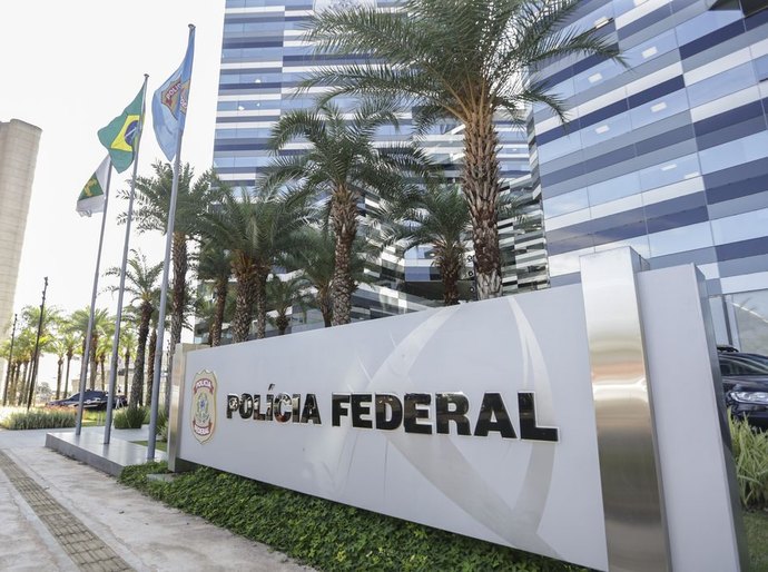PF envia a Gilmar e Zanin íntegra de material do celular de Vorcaro