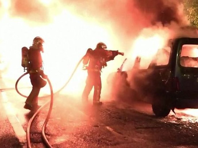 Violência na França: onda de protestos por jovem morto pela polícia adiciona nova crise à longa lista de Macron
